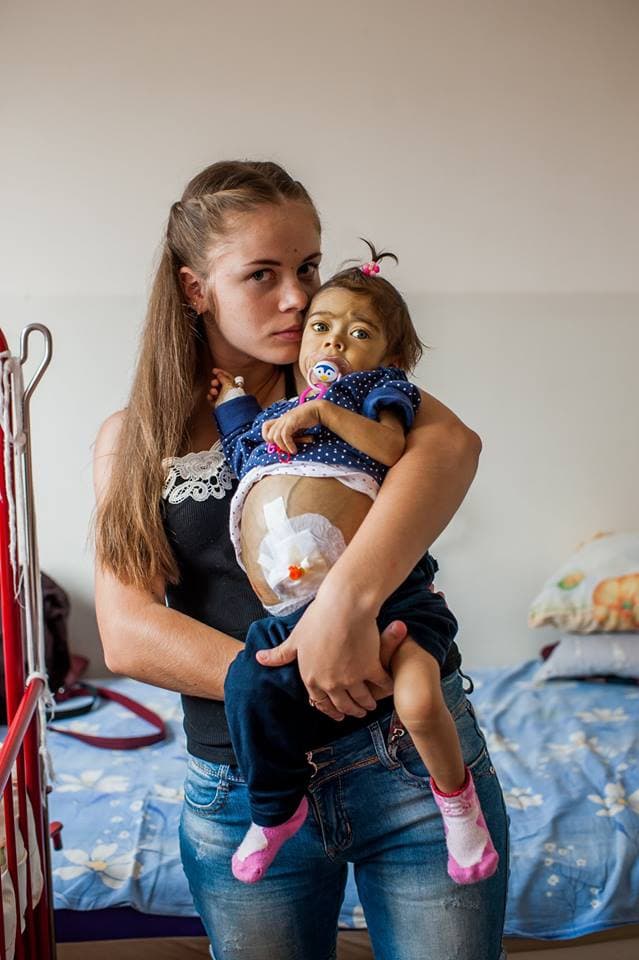 Львів'ян просять допомогти дівчинці, якій потрібна пересадка печінки