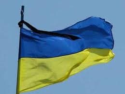 Львів'яни вивішують на свої помешканнях траурну символіку