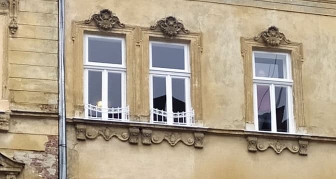 У будинку на вулиці Зеленій у Львові відновили «австрійські» вікна