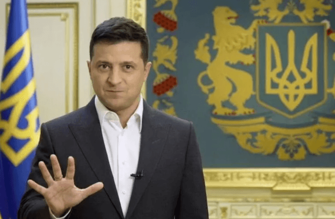 Поляк рідною мовою проголосував на всенародному опитуванні Зеленського