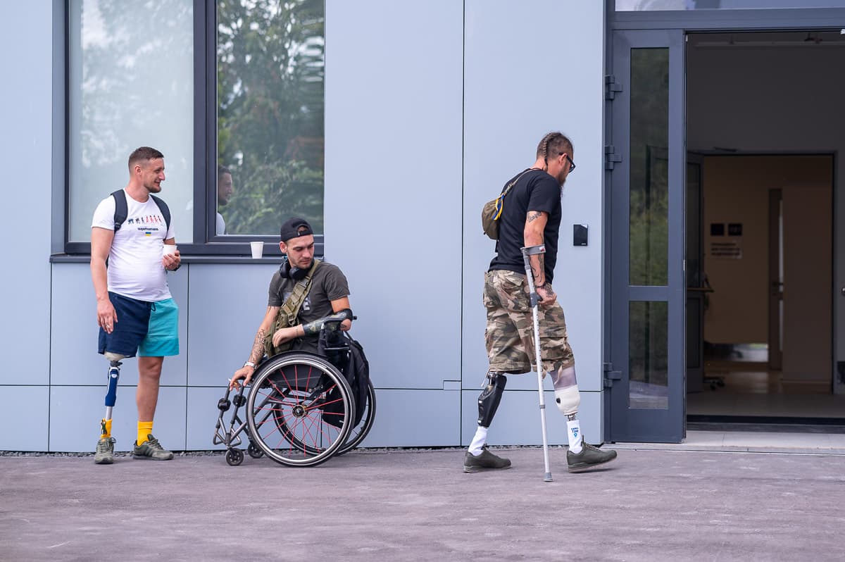 Як у Львові лікують і протезують супервоїнів та що відбувається у Ватикані. Підсумки доби