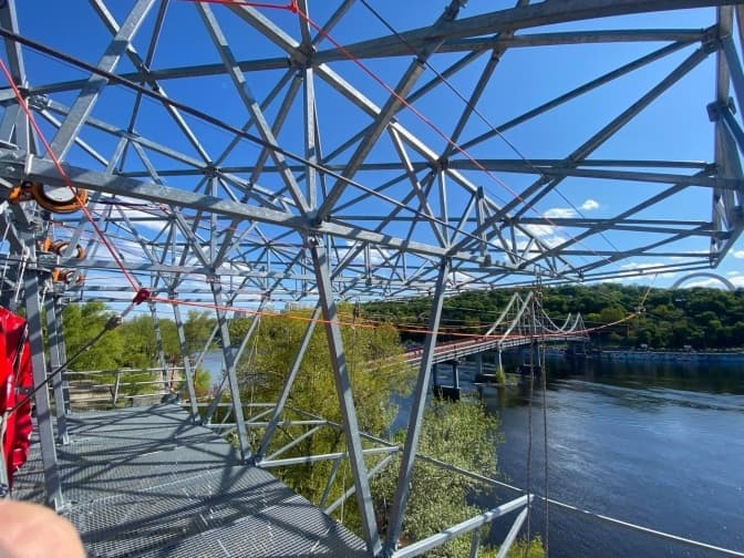 Правоохоронці назвали причину трагедії на канатній переправі над Дніпром та оголосили підозри