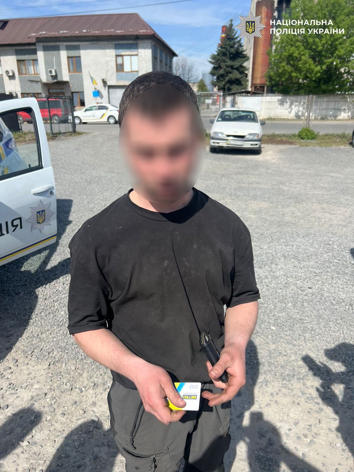 Як попередньо встановили правоохоронці, водій автомобіля BMW, 26-річний житель Івано-Франківської області, не впорався з керуванням і наїхав на меморіал