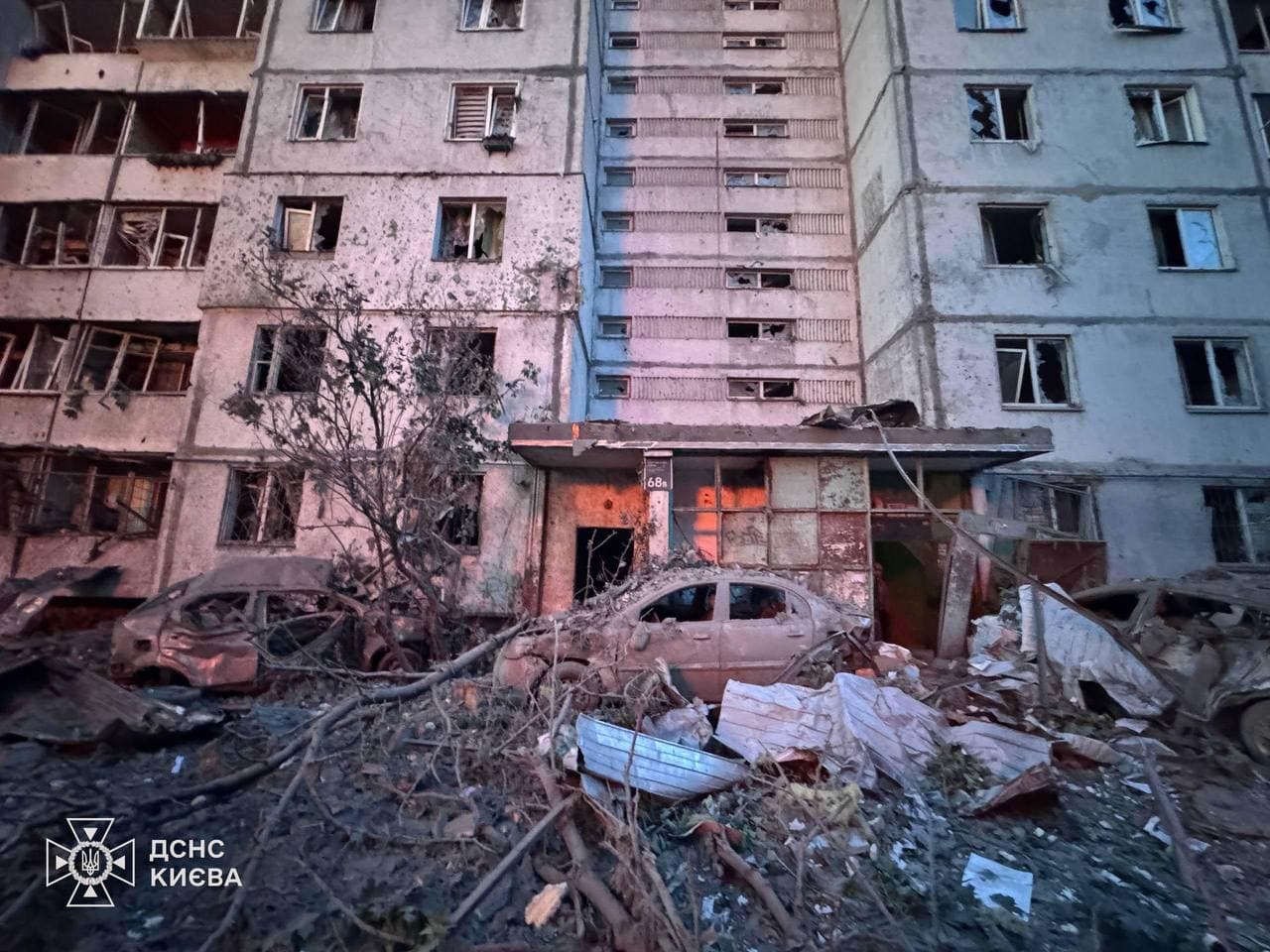 Атака на Київ, 2 червня 2026. Фото: ДСНС