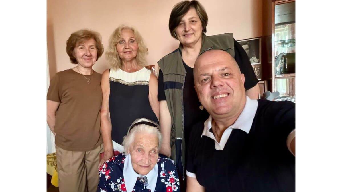"Треба любити землю і людей": жителька Львівської громади відсвяткувала 103-й день народження