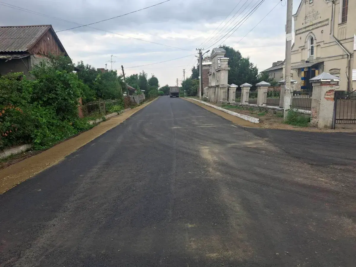 На Львівщині завершують ремонт аварійної ділянки дороги Белз – Великі Мости