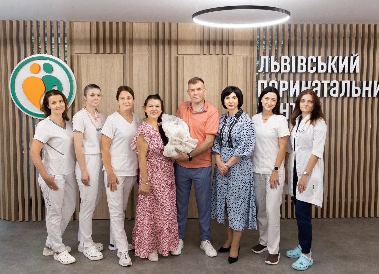 У Львівському перинатальному центрі допомогли подружжю з Донеччини стати батьками після 10 років очікування / фото Центру