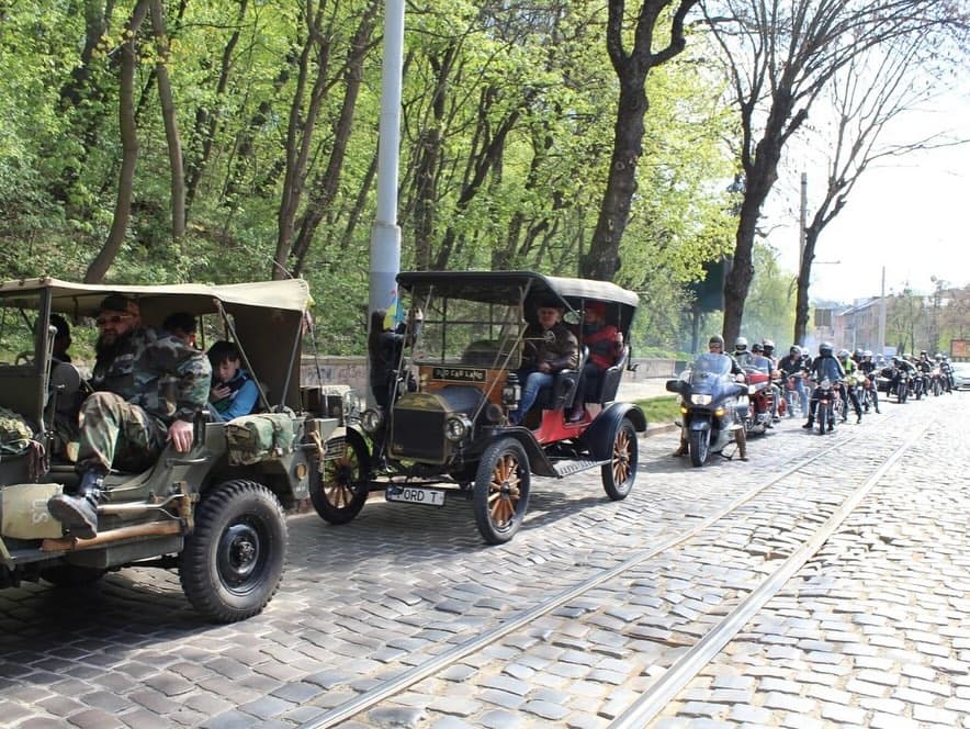 Ретротехніка проїхалась вулицями Львова