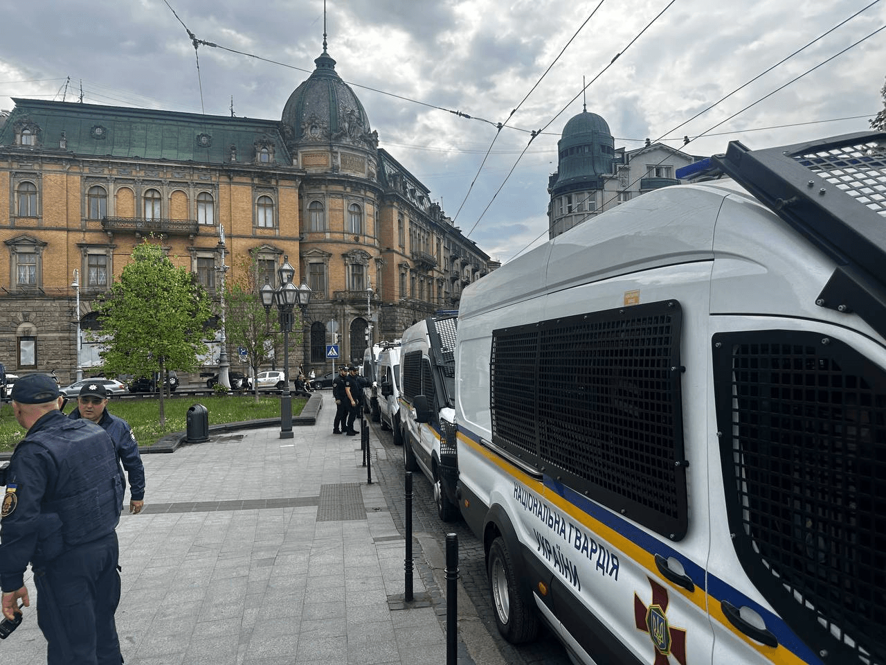 Поліція у центрі Львова / Фото з соцмереж