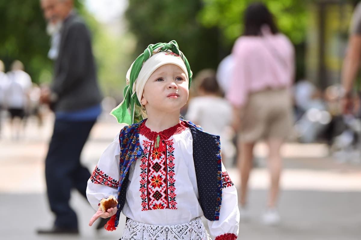 Як Львів розквітнув у вишиванках, де у центрі міста буде площа Парубія та до нас їде один із провідних дитячих нейроонкологів світу. Ключове за 21 травня