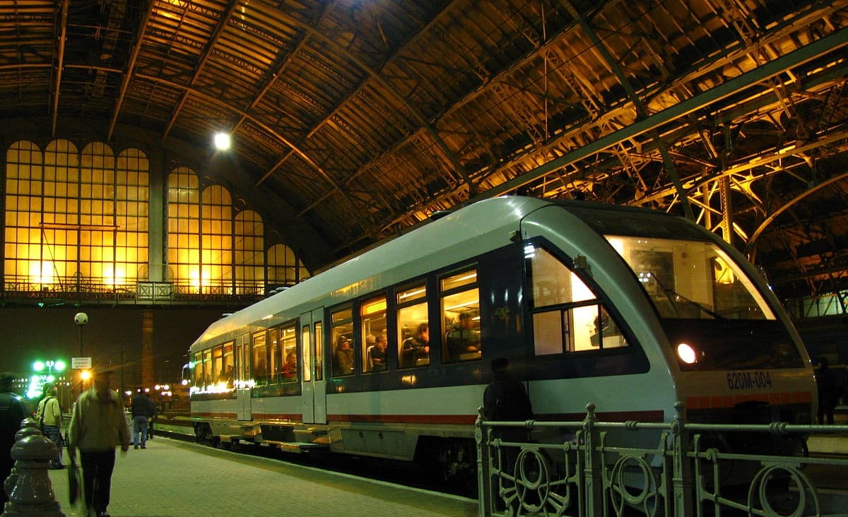 Рейковий автобус Pesa 620M на станції Львів / фото: photo-lviv.in.uа