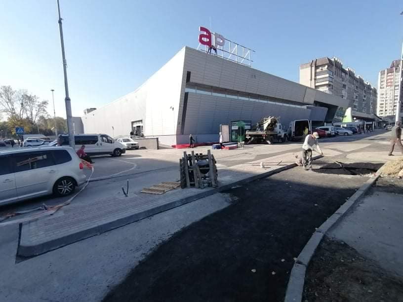 Чи справді «Арсен» закриває усі магазини у Львові, наскільки загрозливим є хантавірус та портрет української сім’ї. Ключове за 11 травня