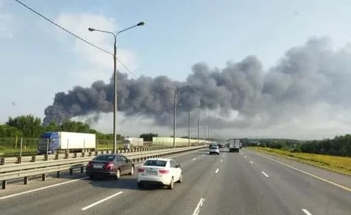 Густий дим здіймається над Підмосков'ям / фото Exilenova+