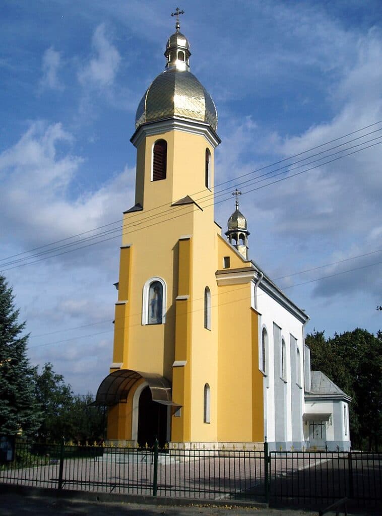 Храм Різдва Пресвятої Богородиці Львівської єпархії ПЦУ (вул. Богданівська, 1)