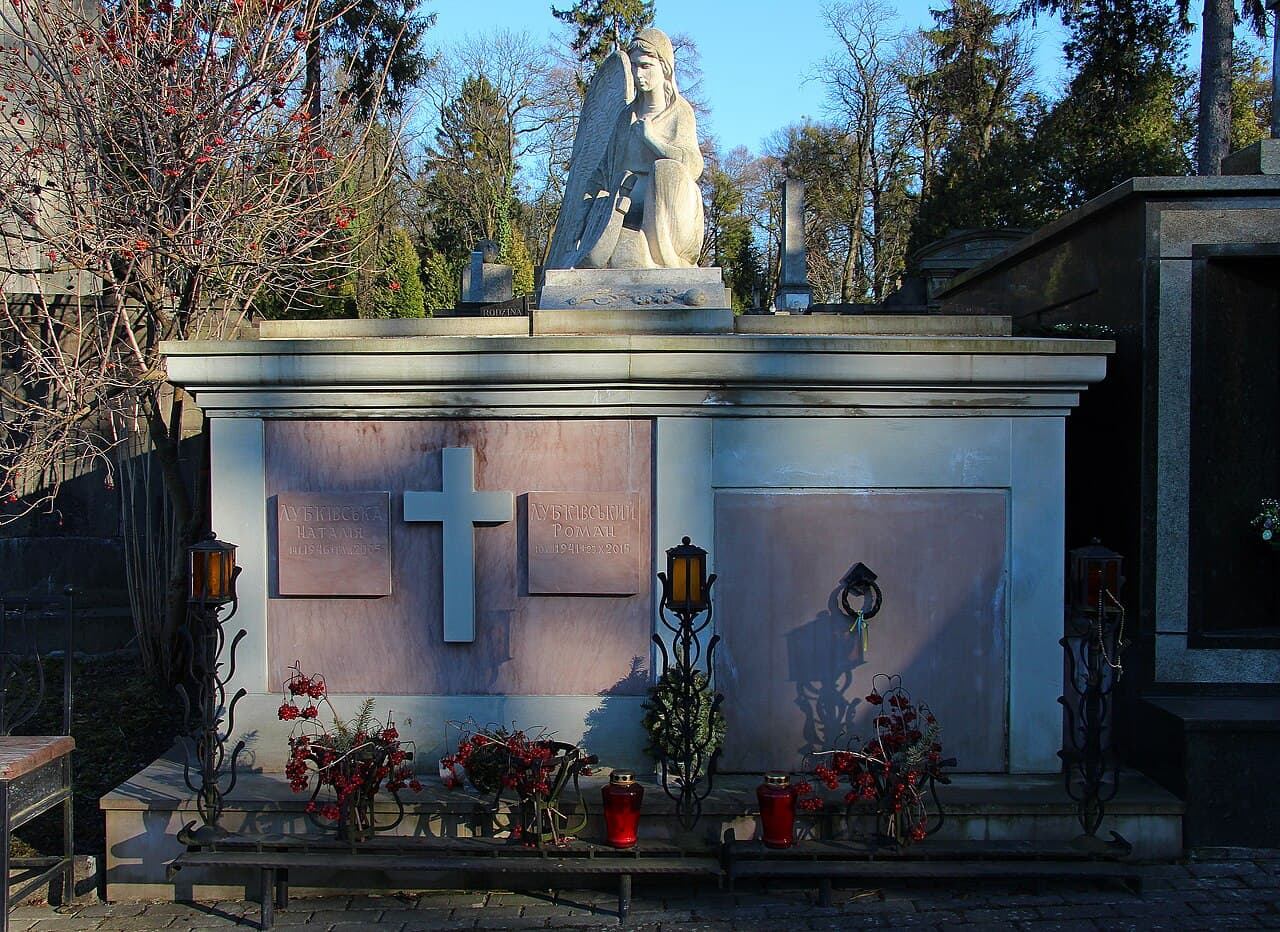 Родинний гробівець Лубківських на Личаківському цвинтарі у Львові