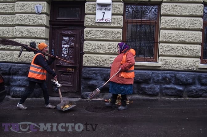 Хто прибиратиме у чотирьох районах Львова