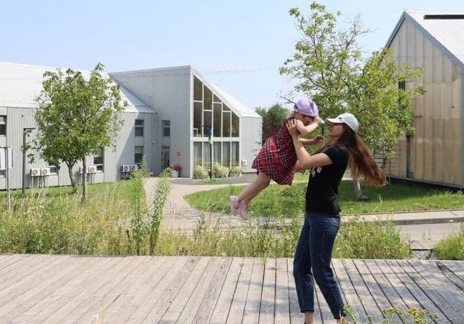 У Львові вже 4 роки допомагають жінкам, які втратили дім через війну, почати все з нуля.