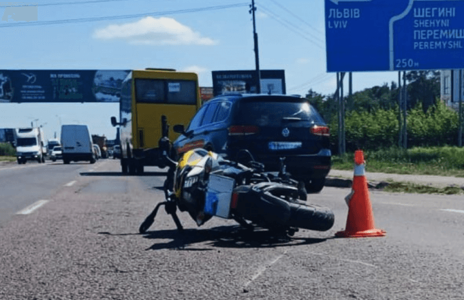 Біля Львова в ДТП постраждав 18-річний мотоцикліст