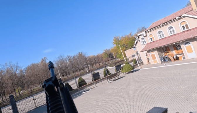Офіцер 24-ї бригади збив російський FPV-дрон над церквою, рятуючи журналістку з Нідерландів