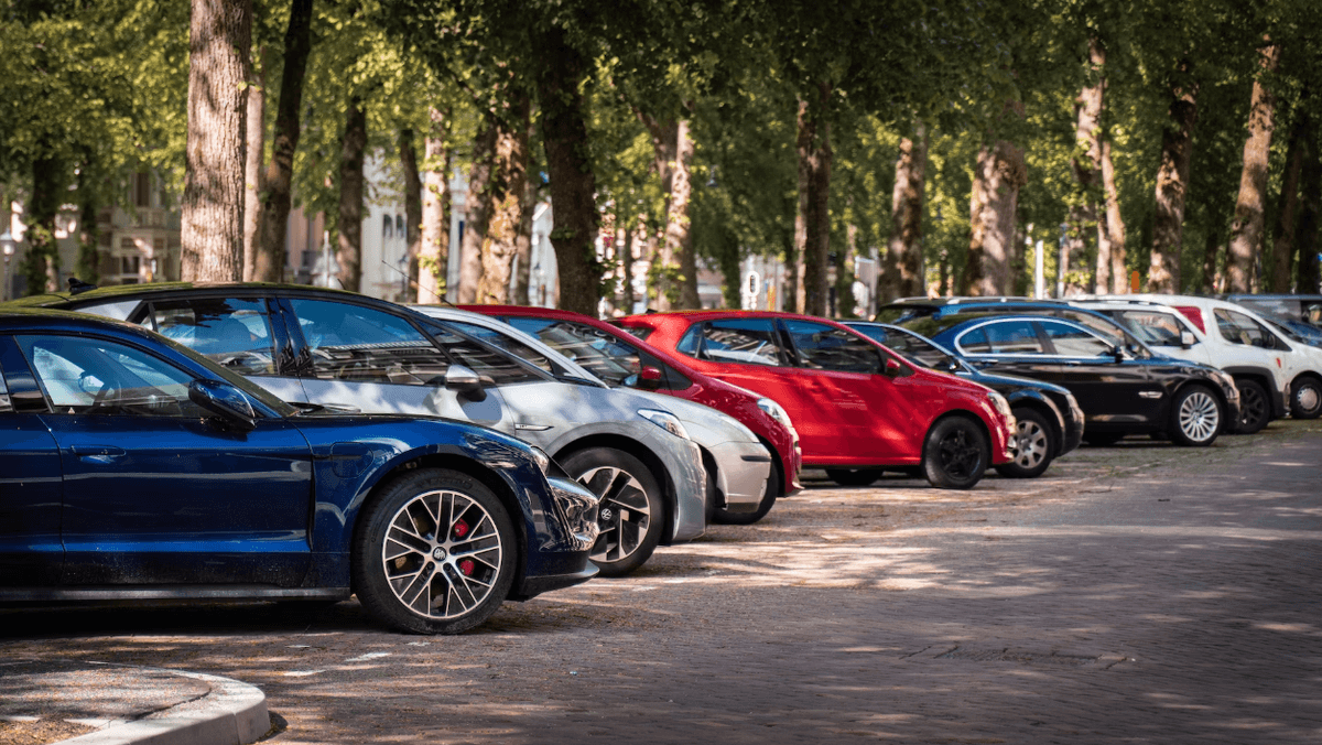 Київ продав за 38 млн грн три ділянки під облаштування паркінгів та автомийки