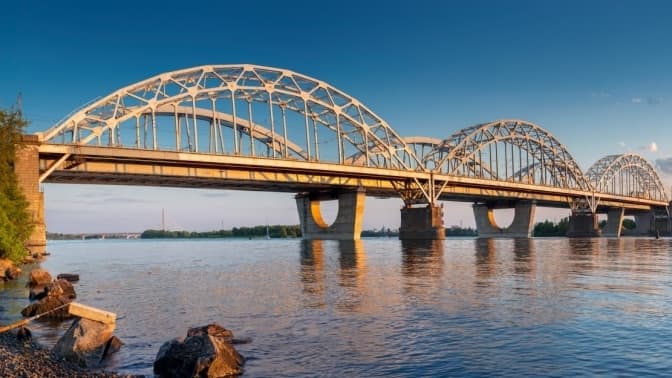 У Києві в липні завершать будівництво з'їздів на розв'язці-довгобуді на Дарницькому мосту