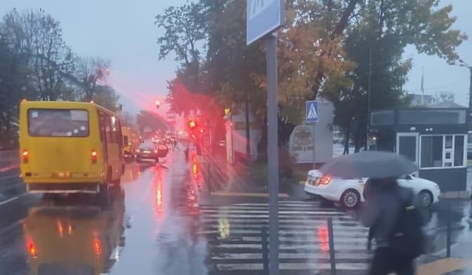 У Львові автобус збив пішохода