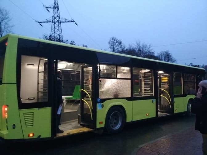 У Львові на Сихові стріляли в автобус із пасажирами