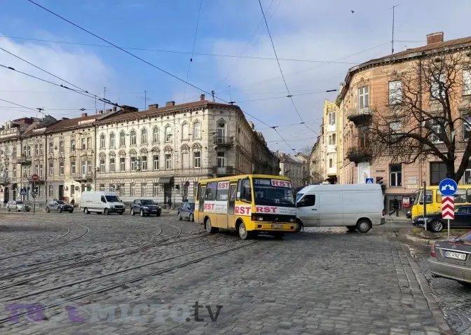 Фото перехрестя на вул. Сахарова – Вітовського – Коперника/Твоє місто