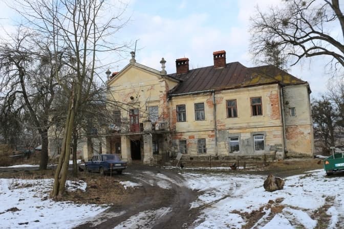 Поблизу Львова руйнується пам’ятка – маєток пілота-любителя