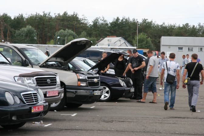 В Україні планують легалізувати продаж вживаних авто