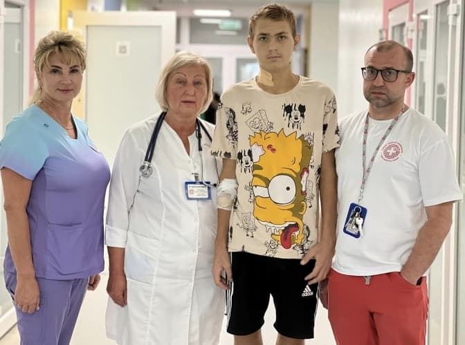 Відмовили нирки і печінка після купання. Львівські лікарі врятували хлопця зі смертельною хворобою