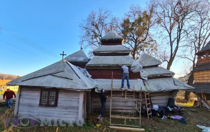 Архаїчна перлина. Як пам'яткоохоронці рятують дерев'яну церкву у Кугаєві