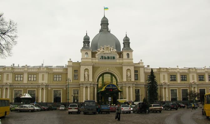 На львівському залізничному вокзалі шукають вибухівку