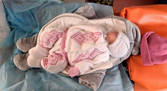 Гори сміття, таргани й недопалки. У Києві вилучили з родини немовля через антисанітарію