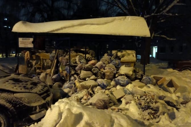 Через замети у Львові не вивозять сміття. Мерія обіцяє залучити додаткову техніку