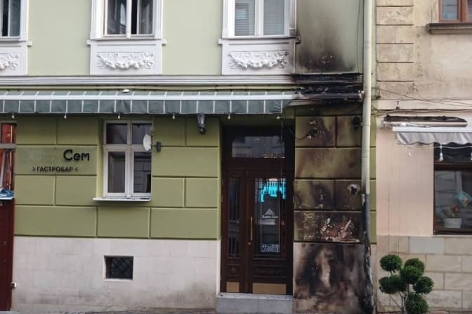 У Львові затримали 19-річного чоловіка, причетного до нічних підпалів у центрі міста