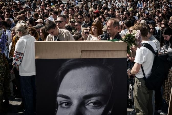 У Києві попрощалися із загиблою 25-річною парамедикинею Іриною «Чекою» Цибух