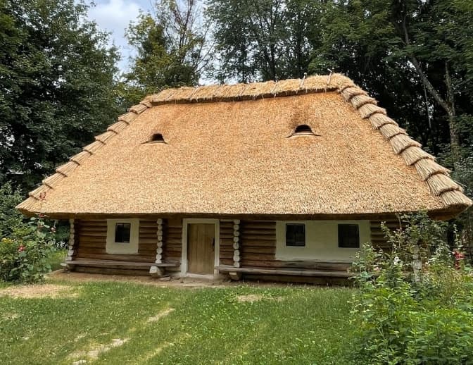 У Шевченківському гаю завершили відновлювати сторічну садибу