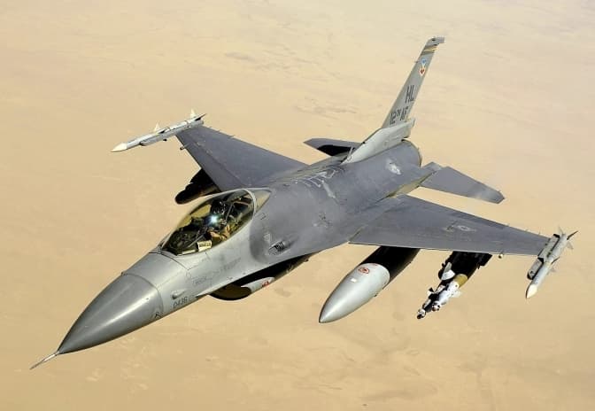 Україна вже отримала десять з 79 винищувачів F-16, – ЗМІ