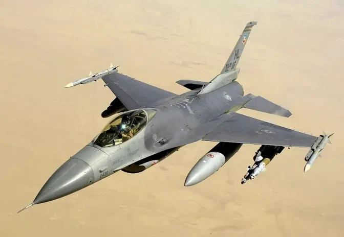 Україна вже отримала десять з 79 винищувачів F-16, – ЗМІ
