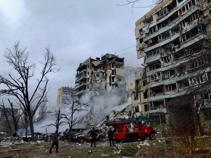 Росіяни поцілили в житловий будинок у Дніпрі. Зросла кількість загиблих. Оновлено