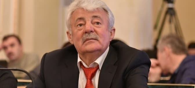 Директор Львівського онкологічного центру виписував собі і доньці премії. Його оштрафували