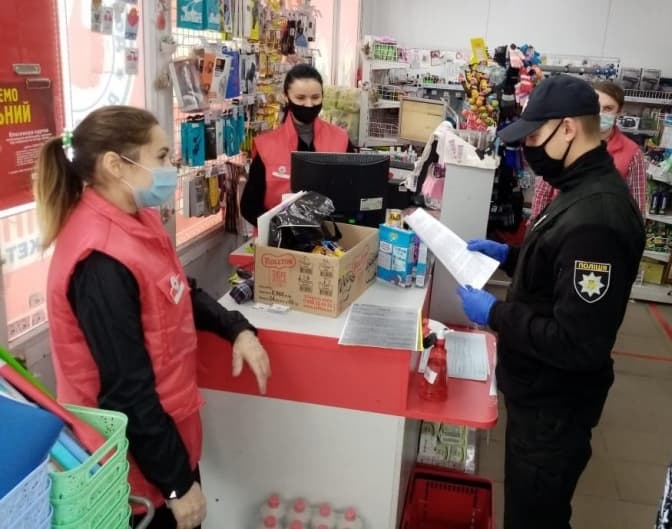 Поліцейські Львівщини припинили діяльність майже 250 об’єктів торгівлі та закладів харчування