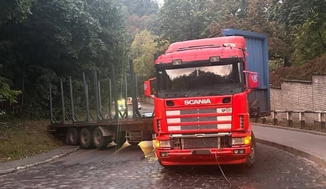 На одній з вулиць Личаківського району Львова заблоковано рух. Оновлено