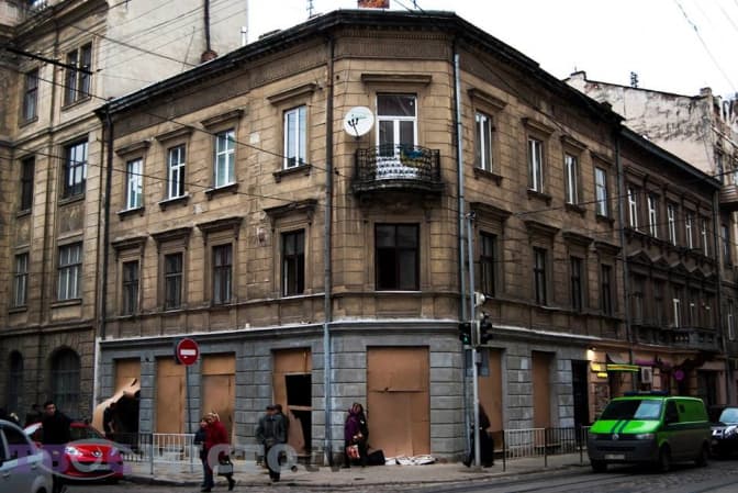 Що буде зі старовинною аптекою на Дорошенка у Львові? Фото