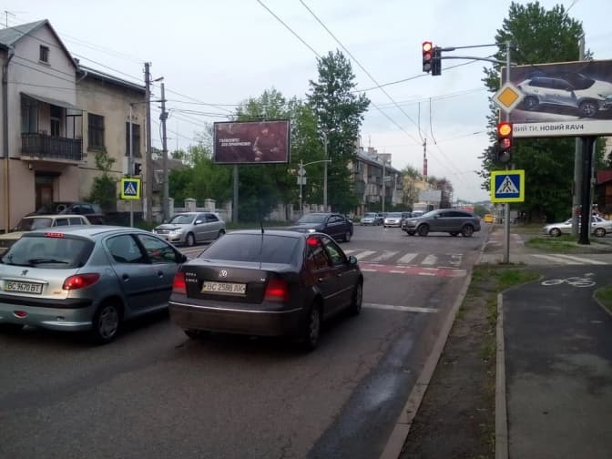 На перехресті Городоцької та Народної запрацював світлофор