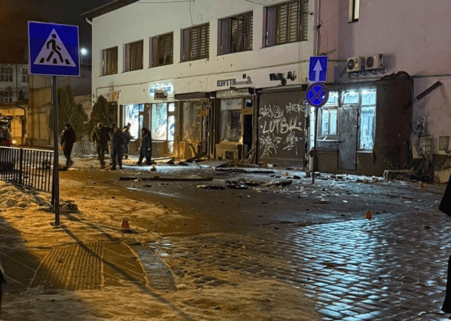 Місце вибухів у Львові в ніч на 22 лютого / Фото з соцмереж