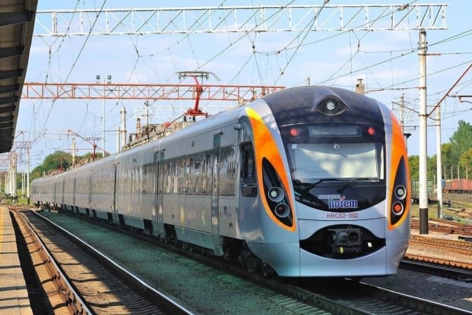 «Укрзалізниця» змінила графік руху деяких швидкісних потягів через Львів