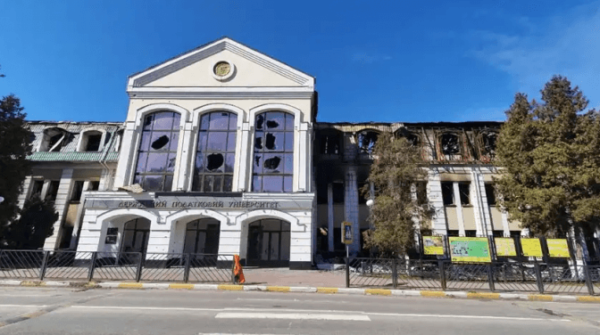 Ірпінський виш, де педагог викладала російською, надзвичайно сильно постраждав від росіян