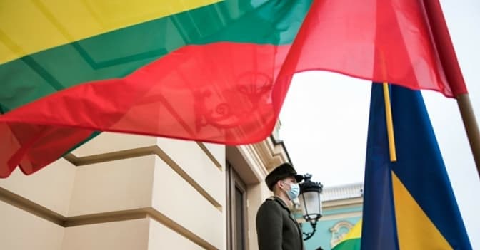 Ще одне посольство переводить працівників з Києва до Львова